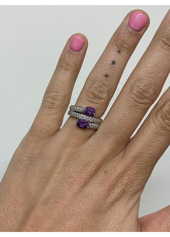 Anillo oro blanco, diamantes y amatistas