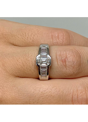 Anillo talla esmeralda y baguette