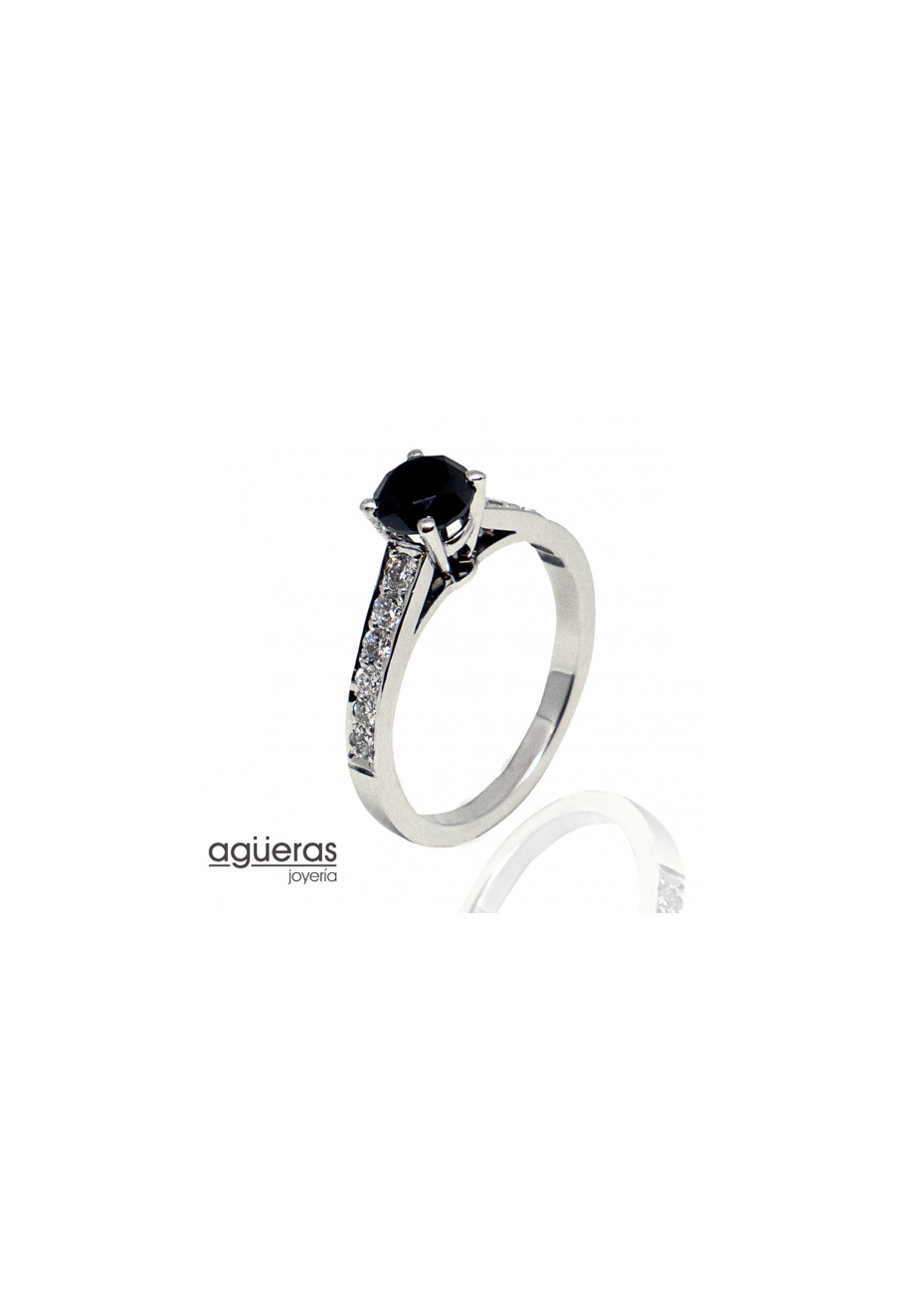 Anillo oro y diamantes negro y blancos