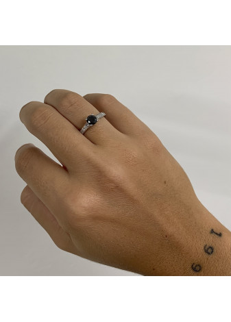 Anillo oro y diamantes negro y blancos