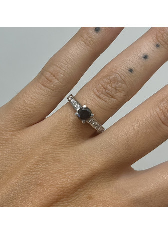 Anillo oro y diamantes negro y blancos