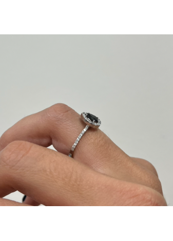 Anillo oro blanco con diamante negro talla pera y brillantes
