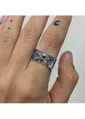 Anillo plata oxidada, oro y diamante