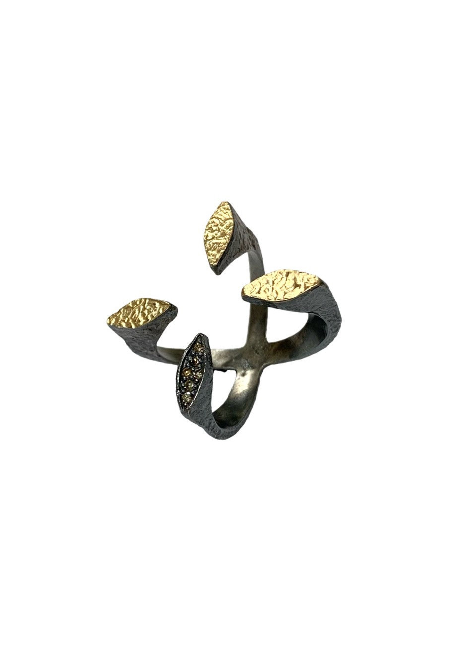 Anillo plata, oro y diamantes marrones
