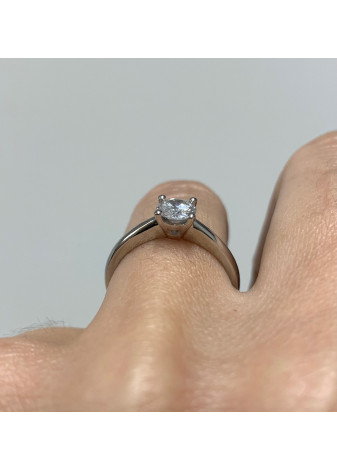 Anillo platino con diamante de 0,60