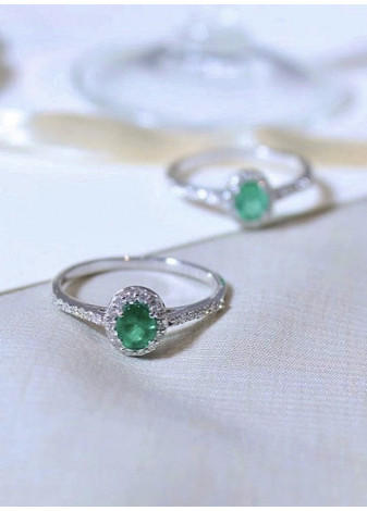 Anillo oro blanco esmeralda y diamantes