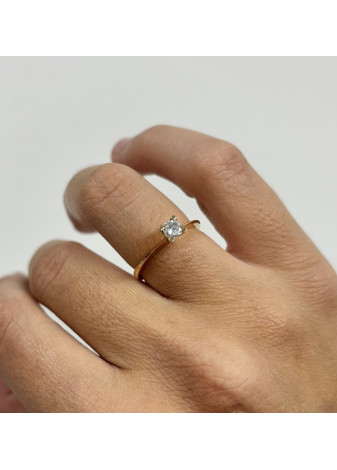 Anillo solitario oro amarillo y diamante 0,25
