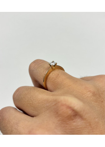 Anillo solitario oro amarillo y diamante 0,25