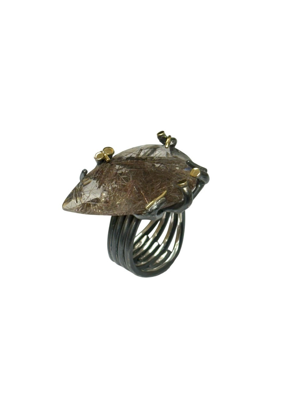 Anillo de plata, oro de 18k y cuarzo rutilado
