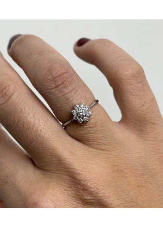 Anillo roseta oro blanco y diamantes