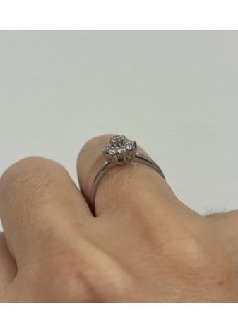 Anillo roseta oro blanco y diamantes