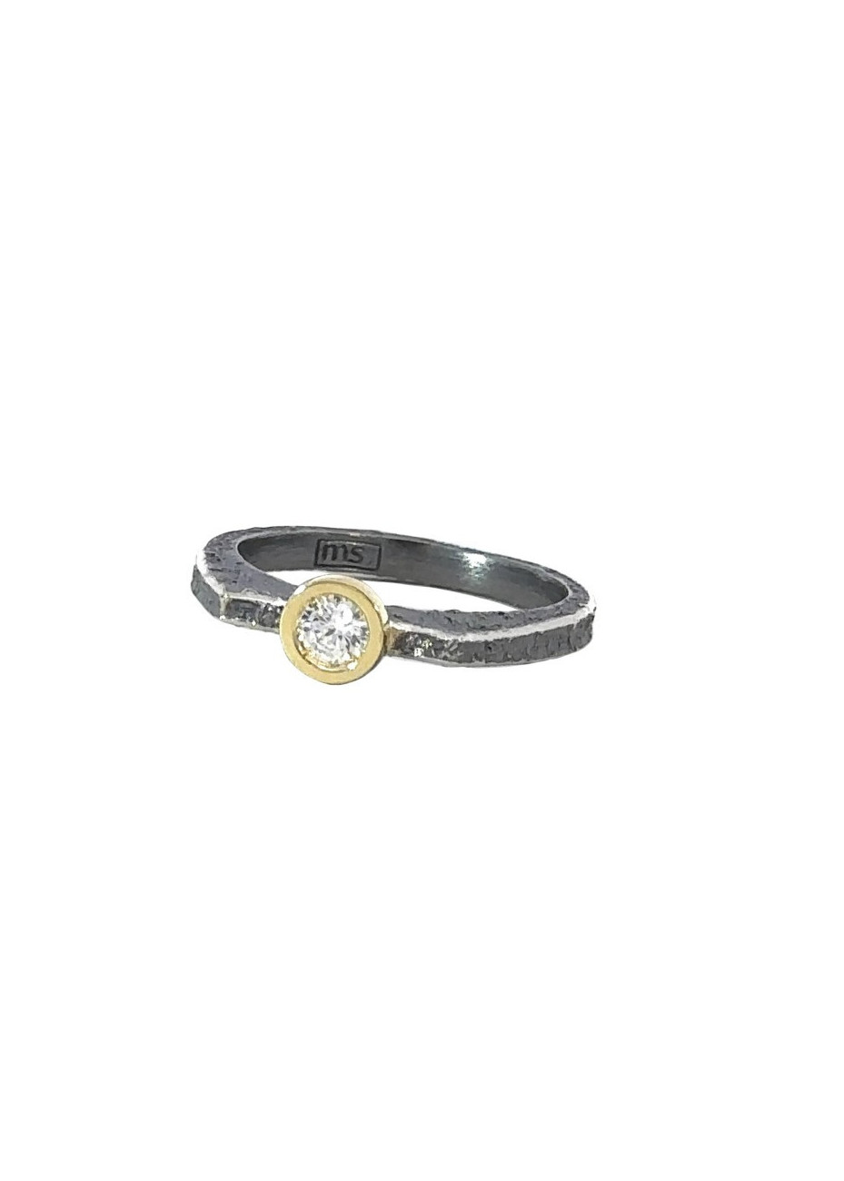 Anillo de plata, oro y diamante de laboratorio