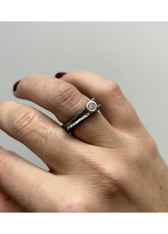 Anillo de plata, oro y diamante de laboratorio