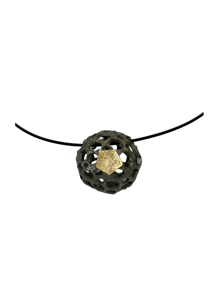 Colgante en plata y oro amarillo con textura