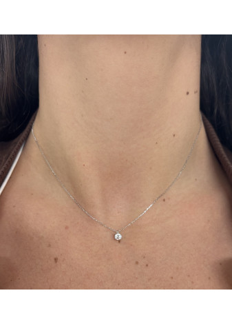Colgante de oro blanco con diamante lab de 0,32ct