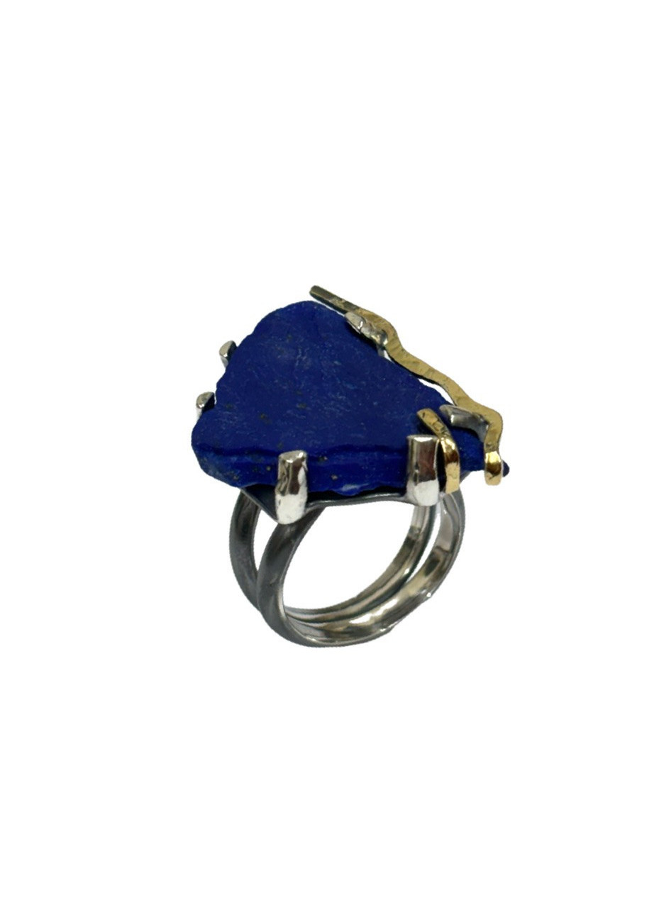 Anillo de plata, oro amarillo y lapislázuli en bruto