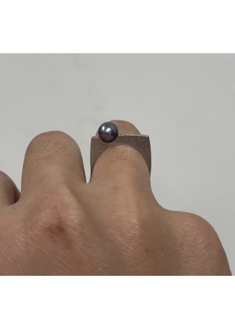 Anillo de plata, oro y perla gris