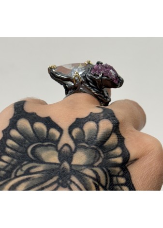 Anillo plata y oro con rubí en bruto e hiolina