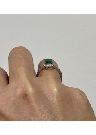 Sortija oro blanco, esmeralda y diamantes