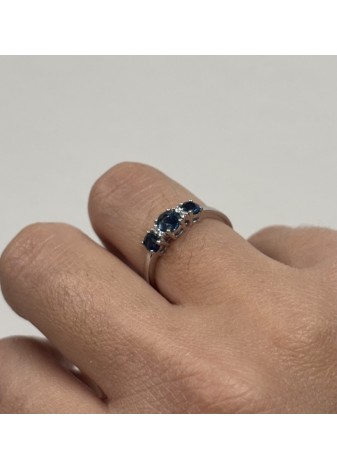 Anillo oro blanco, zafiros y diamantes