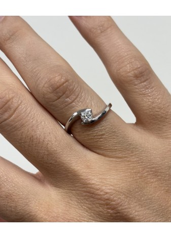 Solitario de oro blanco y diamante lab 0,25ct