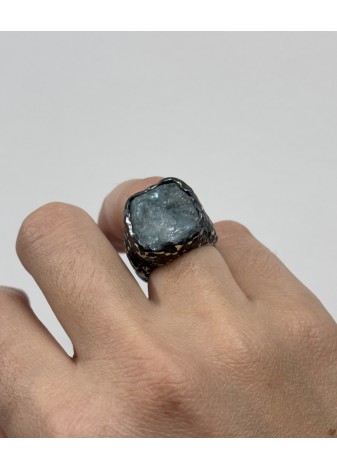 Anillo de plata y aguamarina en bruto