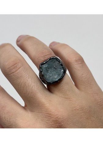 Anillo de plata y aguamarina en bruto