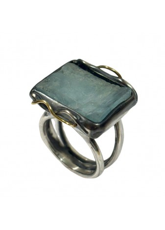 Anillo aguamarina en bruto en plata y oro