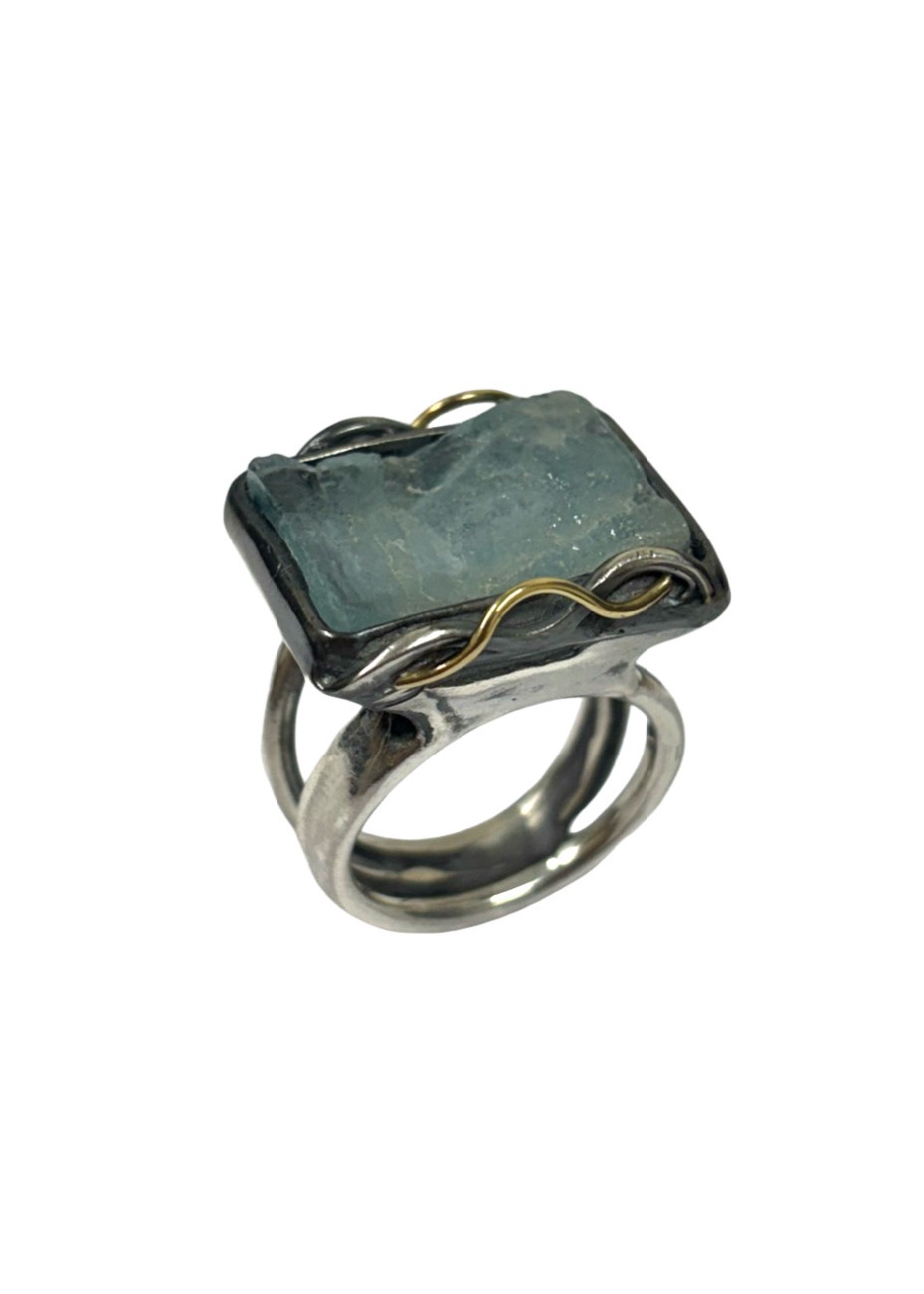 Anillo aguamarina en bruto en plata y oro