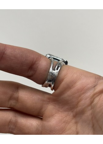 Anillo aguamarina en bruto en plata y oro