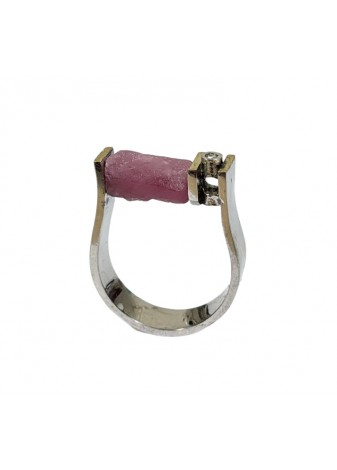 Anillo de plata, oro amarillo, rubí en bruto y diamante