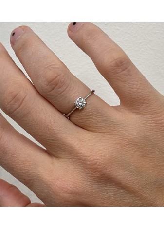 Solitario de platino con un diamante LAB de 0,50cts