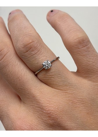 Solitario de platino con un diamante LAB de 0,50cts