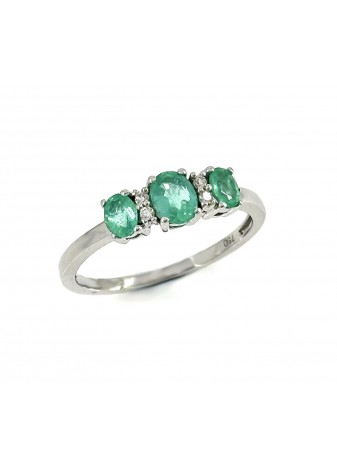 Anillo de oro blanco, esmeraldas y diamantes