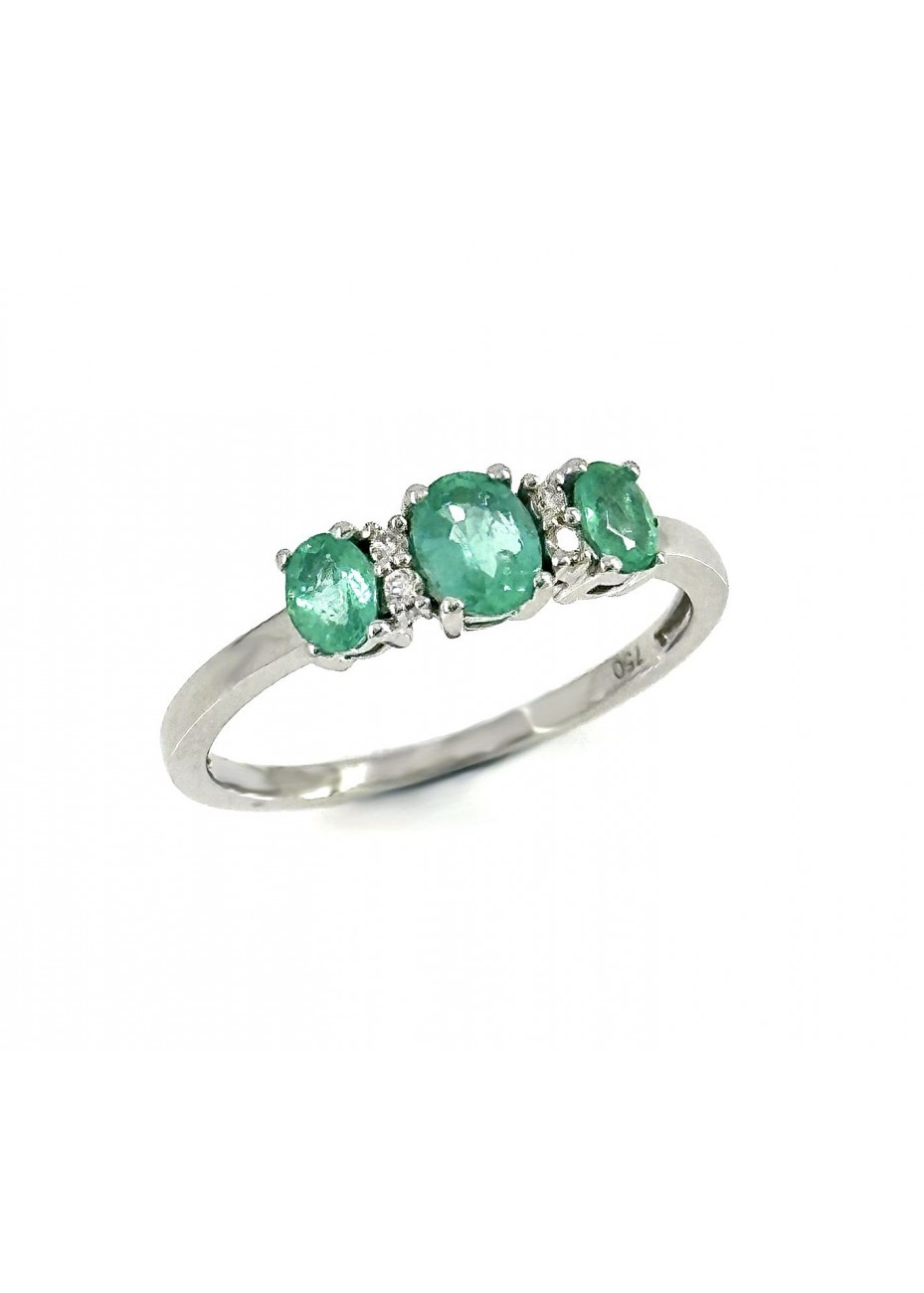 Anillo de oro blanco, esmeraldas y diamantes