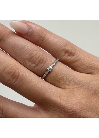 Anillo de oro blanco y diamantes