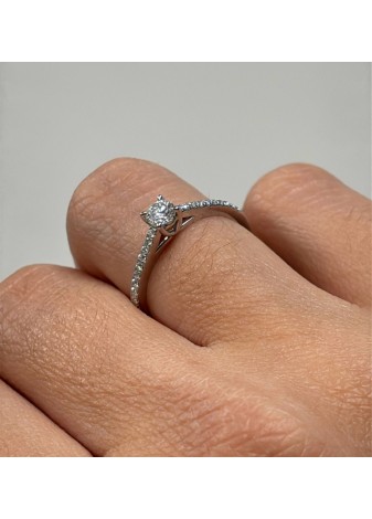 Anillo de oro blanco y diamantes LAB 0,37ct