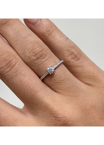 Anillo de oro blanco y diamantes LAB 0,37ct