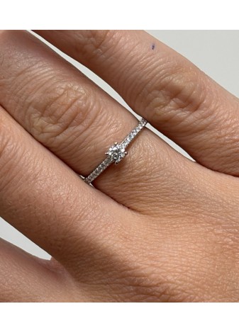 Anillo oro blanco y diamantes LAB de 0,27cts
