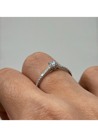 Anillo oro blanco y diamantes LAB de 0,27cts