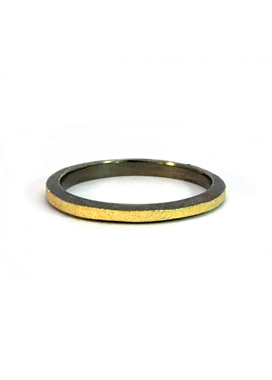 Alianza de oro amarillo y plata
