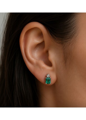 Pendientes de plata rodiada, esmeraldas y diamantes