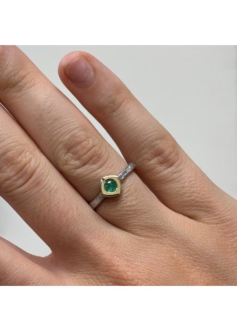 Anillo de plata, oro amarillo y esmeralda