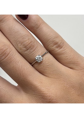 Solitario platino con diamante de 0,56ct