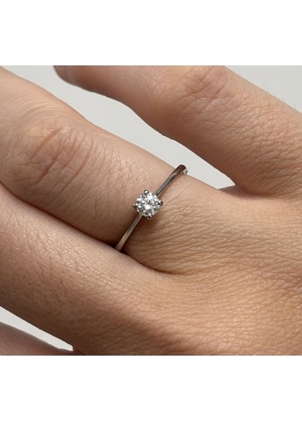 Solitario platino con diamante de 0,24ct