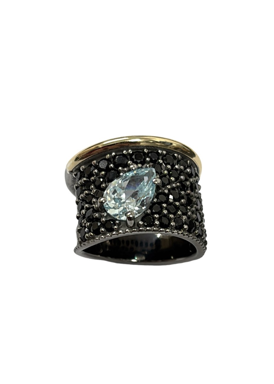 Anillo PUA plata oxidada, oro, topacio y espinelas negras