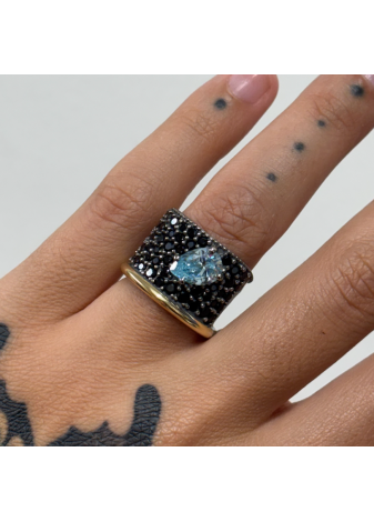 Anillo PUA plata oxidada, oro, topacio y espinelas negras