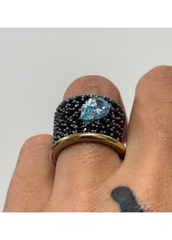 Anillo PUA plata oxidada, oro, topacio y espinelas negras