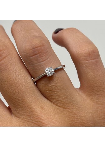 Solitario de oro blanco con diamante 0,35ct. F-VS1