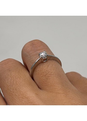 Solitario de oro blanco con diamante 0,35ct. F-VS1